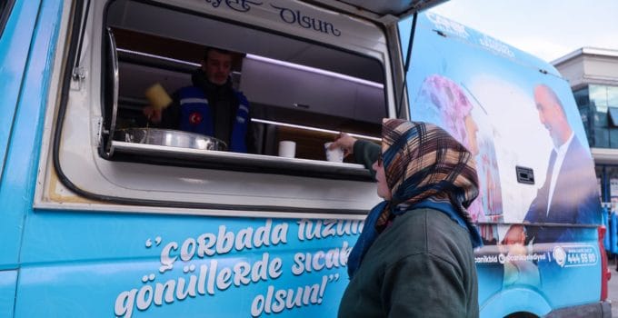 Canik Belediyesi Gönül Sofrası ile İçleri Isıtıyor
