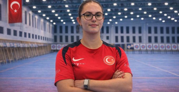 Samsunlu Milli Okçu Canse Duru Tarakçı Avrupa Üçüncüsü Oldu