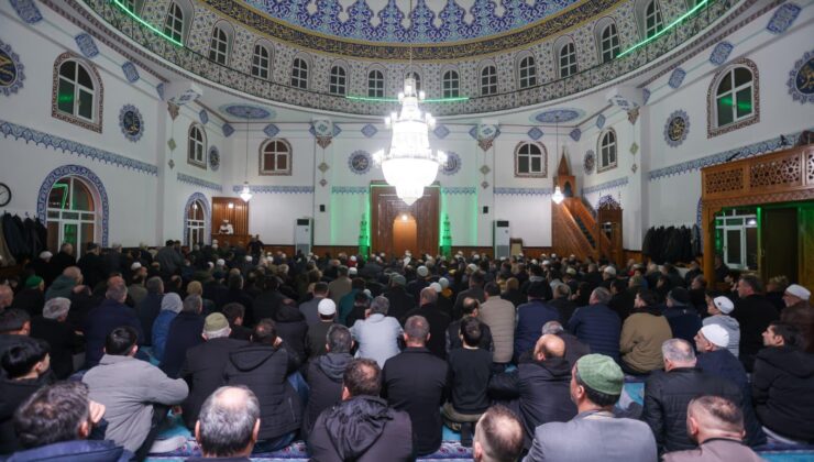 İbrahim Sandıkçı Canik’te Kadir Gecesi Coşkusuna Ortak Oldu