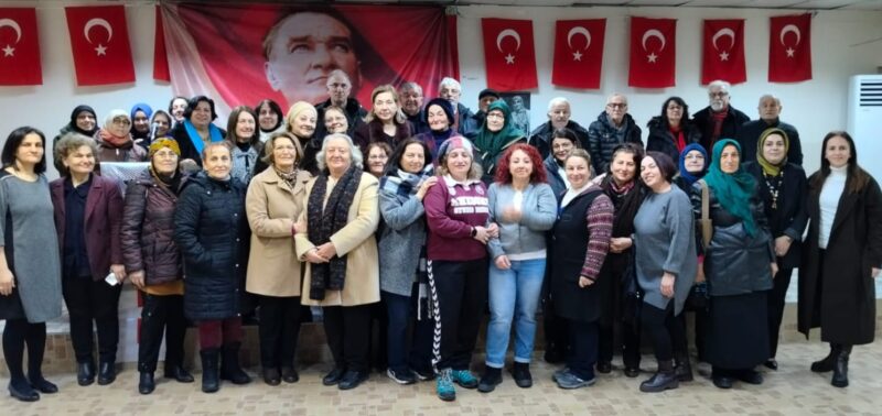 Basın Konseyi Başkanı Pınar Türenç, Rize'de 8 Mart etkinliğinde kadın cinayetleri ve basın özgürlüğü üzerine konuştu.