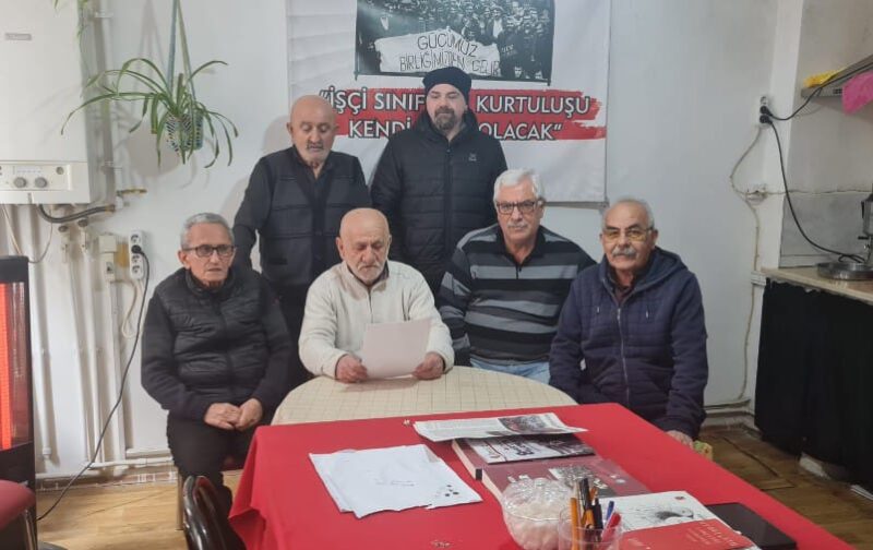 Karadeniz İşçi Derneği üyelerinin 12 Mart darbesini lanetlemek için yaptığı basın açıklamasından bir kare.