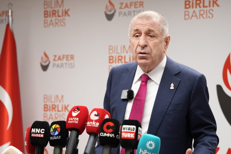 Zafer Partisi Genel Başkanı Prof. Dr. Ümit Özdağ, Türk Milleti Toplantısı'nda dış politika ve ekonomi üzerine çarpıcı tespitlerde bulundu