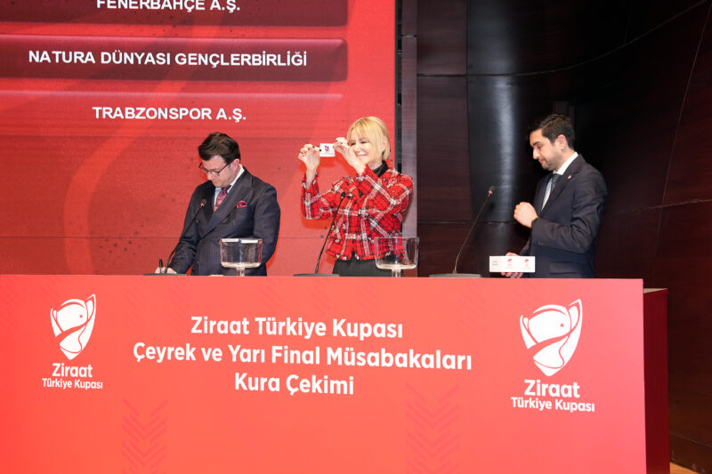 Ziraat Kupası kura çekimi töreni ve tepki gösteren taraftar silüeti.