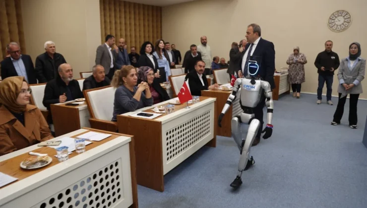 Canik Belediye Meclisi Toplantısına Türkiye’nin Nüfusa Kayıtlı İlk İnsansı Robotu Canikman Katıldı