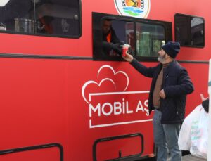 Atakum Belediyesinin sıcak çorba hizmeti sürüyor