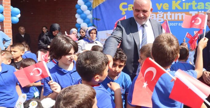 Canik’ten Öğrencilere Burs Ve Kırtasiye Desteği
