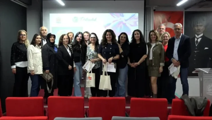 Atakum’da ‘Değişen Dünyada Aile Olmak’ Semineri: Uzmanlar Zorbalık, Dijital Bağımlılık Ve Mutlu İlişkileri Anlattı