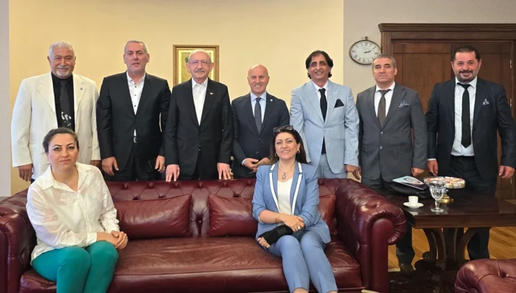 Kılıçdaroğlu’ndan Basına Destek: “Övgü Yoldan Çıkarır, Eleştiri Düzeltir”