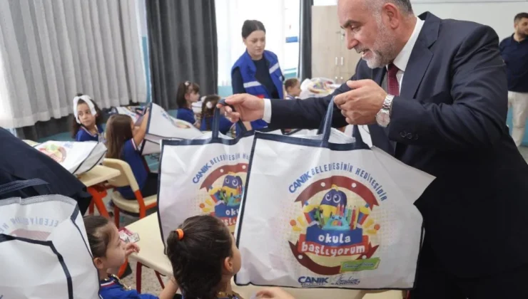Canik Belediyesi’nden Miniklere Çanta Hediyesi