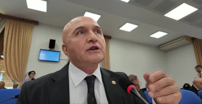 Erhan Usta’dan Emekli Maaşlarına Sert Tepki: “Bu Kadar Yolsuzluk Yaparsanız Para Kalmaz!”