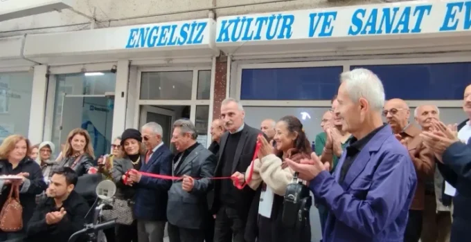 Samsun’da Engelsiz Kültür-Sanat Evinde bayrak değişimi