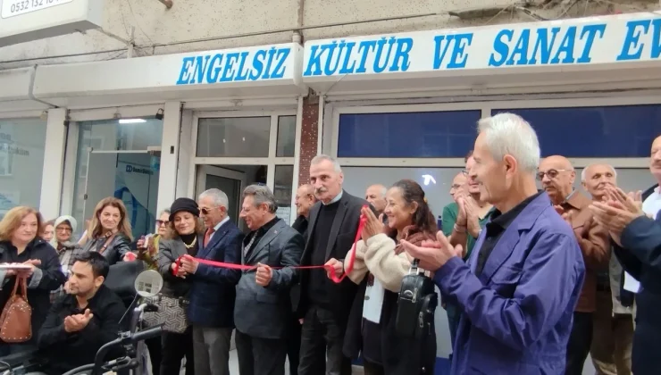 Samsun’da Engelsiz Kültür-Sanat Evinde bayrak değişimi