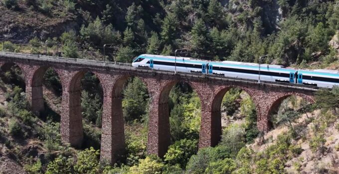 Karadeniz’in geleceği Samsun-Sarp Demir Yolu!